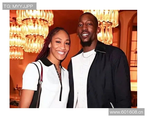 热火祝贺阿贾夺生涯第三冠阿德巴约与其合影庆祝