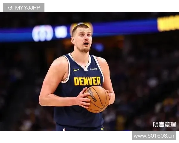 约基奇底线运球转身秀技艺精妙甩传助攻令人惊叹 约基奇底线运球转身秀技艺精妙甩传助攻令人惊叹