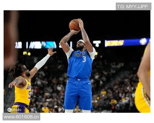 独行侠对阵湖人首发阵容公布浓眉克莱携手出战弗拉格继续担任控卫 独行侠对阵湖人首发阵容公布浓眉克莱携手出战弗拉格继续担任控卫