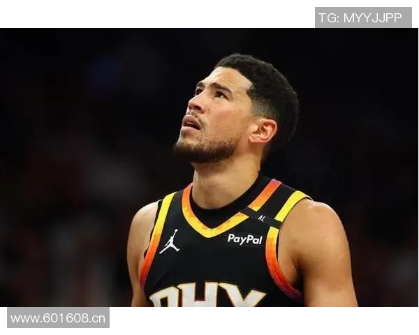 古德温称赞布克为天生竞争者强调其在球队中的领导力与严格要求 古德温称赞布克为天生竞争者强调其在球队中的领导力与严格要求