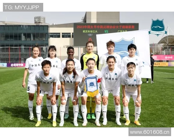 武汉车谷江大女足迎战奥克兰联现场观众人数创下新高达到32318人