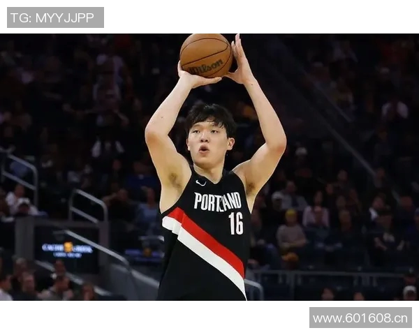 杨瀚森在比赛中表现出色需加强防守与无球跑动提升实力