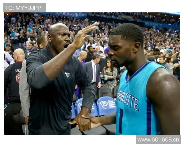 黄蜂主帅强调核心与辅助阵容搭配的重要性并透露未来将进行调整