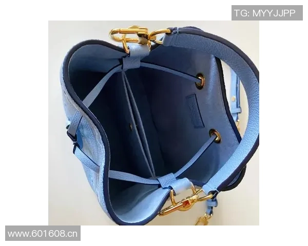 科曼告别拜仁送前队友奢华LV包包引发热议