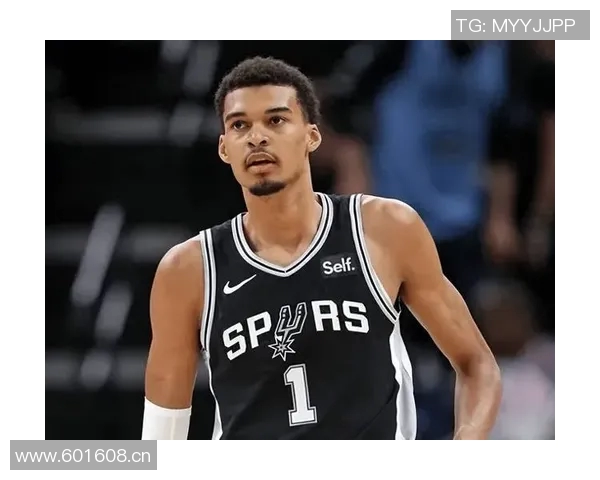 文班亚马全场数据耀眼却失误频繁13投7中斩获27分11篮板4助攻3抢断1盖帽