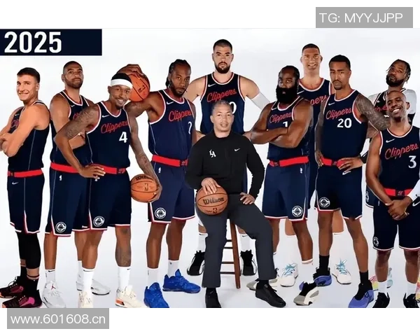 小吧观赛快船对阵鹈鹕主场赠送保罗快船10时期球衣给每位球迷