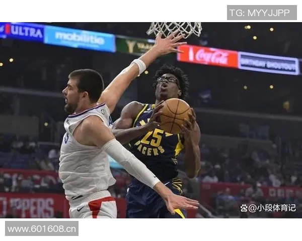 曼恩首节火力全开独得10分半场高效6中5贡献14分3板表现出色