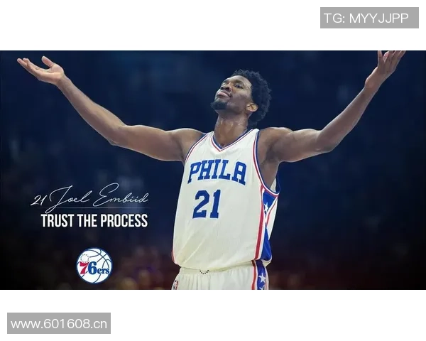 恩比德半场表现平平12投4中仅得13分9篮板2盖帽球队进攻效率堪忧